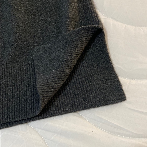 Dark Charcoal Gray Crewneck Sweater with Après Expert Text and Contrasting Cuffs - Picture 6 of 9